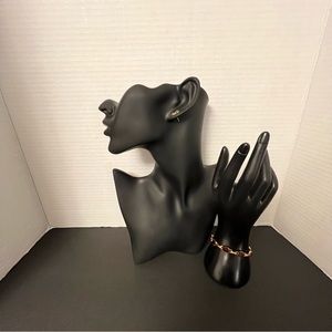 Good Pre owned vintage condition hearing and gold tone bracelet with red stones